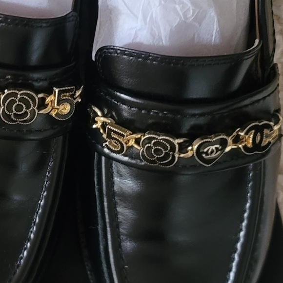 CHANEL Authentic Black Leather Loafers with Gold Accents sz 38 - Picture 3 of 10